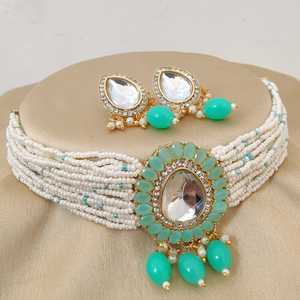 Conjunto de collar Kundan de calidad superior con pendientes a juego para mujer, joyería india tradicional con acabado chapado en oro - Product Image 4
