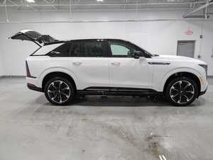 Offre incroyable Cadillac Escalade IQ Sport 2 2025, SUV à transmission intégrale - Product Image 4