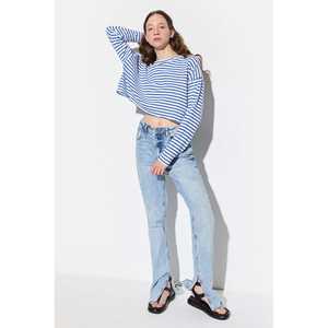 Blusa Corta Informal de Cuello Redondo y Corte Holgado con Logotipo Frontal, 100% Algodón - Product Image 2