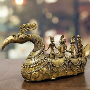 Base de mesa consola con plumas de pavo real majestuosas. Artesanía artística en metal para pasillos. Disponible a precios de mayoreo. - Product Image 4