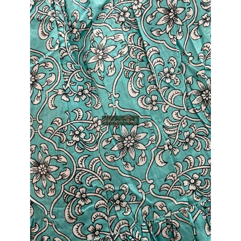 มีสีเขียวขุ่น