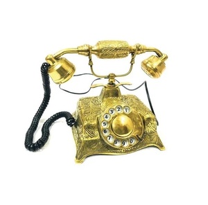 Téléphone à fil en laiton royal de collection vintage Pièce maîtresse en métal au design antique durable pour la décoration intérieure - Product Image 3