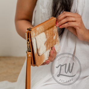 LW Logo Travel Wallet Funda de cuero para pasaporte y funda protectora Elegante porta pasaporte - Product Image 1