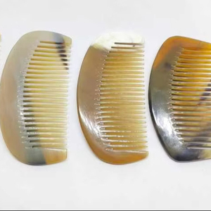 Peigne à cheveux en corne de buffle naturel fait à la main, massage antistatique du cuir chevelu, soin des cheveux poli, technique pour un coiffage doux et lisse - Product Image 1