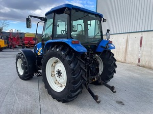 2007 New Hollandd TL100A 9.176 horas 2 válvulas de carrete - Product Image 2