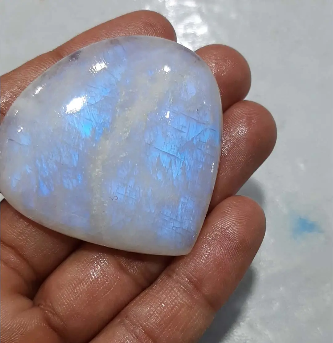 Elegante pietra preziosa blu appariscente arcobaleno pietra di luna per gioielli di moda gioielli naturali a forma di cuore in dimensioni 20-25mm