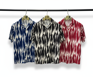 Chemise boutonnée à manches courtes en satin à imprimé floral pour homme, coupe décontractée, col camp, idéale pour les vacances d'été - Product Image 1