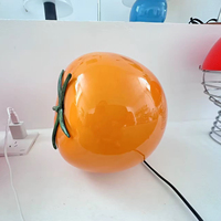 Lampe de table décorative en verre en forme de tomate avec LED USB pour salon, par Soda Factory