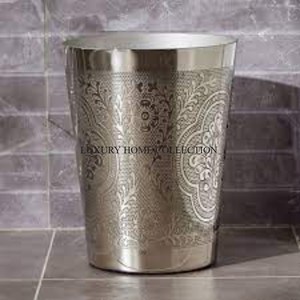 Cubo de basura de latón metálico moderno e innovador, construcción de hierro con revestimiento incorporado para una fácil limpieza en hogares ocupados - Product Image 6