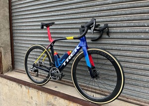 2024 madone SLR 9 Gen 7 800ซีรีย์คาร์บอน - Product Image 3