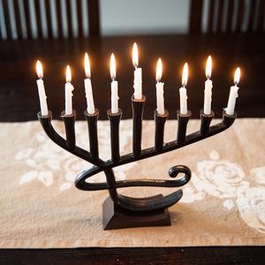 Menorah personnalisée en métal massif de style étain et or décorations de Hanoukka en relief bougeoir judaïque juif - Product Image 4