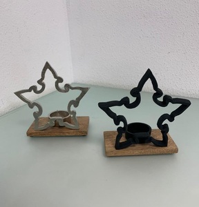 Centro de mesa de madera festivo para mesa de Navidad con mini árboles con base de madera natural y detalles de bayas de temporada - Product Image 3