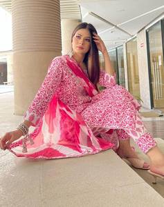 Vestidos de fiesta de tela de materia prima Vintage de algodón 100% de diseño indio de alta calidad para niñas y mujeres hermosas a precio al por mayor - Product Image 2