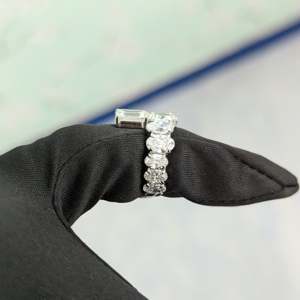 Bague de fiançailles pour femme en diamant de laboratoire certifié IGI 8,50 carats, taille émeraude ovale, couleur D-E-F, clarté VVS-VS - Product Image 4