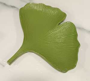 ถาดเสิร์ฟอะลูมิเนียมทรงใบไม้ดีไซน์ทันสมัยสีเข้ม รูปทรงเมเปิ้ล พร้อมเคลือบสีเขียวและปรับแต่งขนาดได้สำหรับใช้ในบ้าน - Product Image 4
