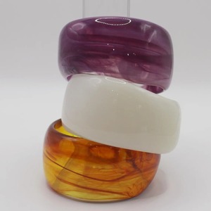 Brazalete de Resina Hecho a Mano, Suministro Directo de Fábrica, para Festivales o Celebraciones y Atuendos Casuales, Disponible al Mejor Precio - Product Image 2