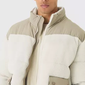 Veste matelassée en sherpa personnalisée tendance pour hommes, manteau d'hiver bicolore chaud avec logo, vêtement d'extérieur doux et moelleux avec poches utilitaires - Product Image 4