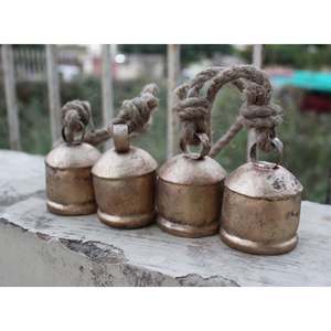 Carillon éolien rustique en fer et métal vintage Mango Gifts, 4 clochettes suspendues, vent apaisant et tranquille, longueur 65 cm, en bois, pour Diwali - Product Image 3