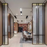 Nouveau clubhouse d'hôtel haut de gamme en acier inoxydable de style chinois avec partitionnement d'écran en verre artistique Hongqiong