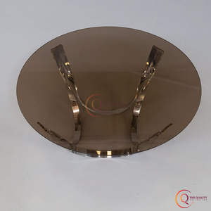 Mesa de centro redonda sofisticada y contemporánea con elegante tapa de cristal tintado oscuro y marco cromado único. - Product Image 6