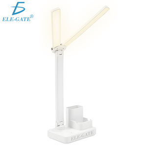 Lampada da Scrivania LED a Doppia Testa Stile Industriale, 3 Modalità di Illuminazione, Controllo Touch, Paralumi Bianchi e Neri in Metallo per Hotel e Camera da Letto, Alimentazione AC/DC/Batteria - Product Image 1