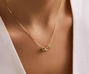 Collar de Piedras Preciosas en Forma de Campana Hecho a Mano y Personalizado con Cadena de Eslabones Chapada en Oro de 10K, Regalo de Boda para Mujer - Product Image 3