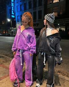 เสื้อฮู้ดผู้ชายแบบมีซิปผ่าหน้าเย็บและประดับพลอยเทียมพิมพ์ลาย DTG แบบวินเทจ - Product Image 3