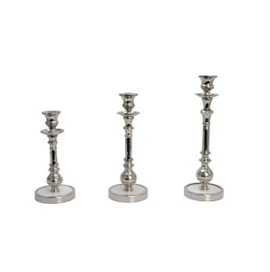 Venta al por mayor a granel Último soporte de vela de metal decorativo Soporte de vela de estilo moderno de color dorado de gran tamaño para la decoración del hotel - Product Image 5