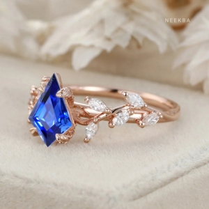 Kite Cut Lab Grown Blue Sapphire 14K Oro Rosa sólido Anillo de diseño de rama único inspirado en la naturaleza con opción de cambio de tono de metal - Product Image 3