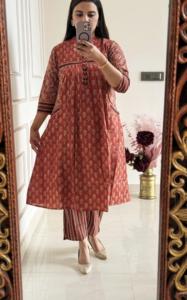 Traje de algodón asequible para mujer con estampados únicos a la moda con cómodo traje de algodón de talla grande para mujer a precio mayorista - Product Image 4