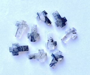 Croix de cristal rutile noir breloques croix rutile Briolette pierre de guérison sculptée à la main pour la fabrication de bijoux et pierres précieuses de méditation - Product Image 2