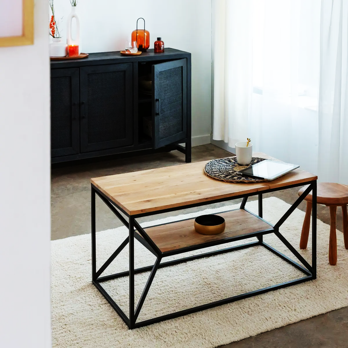 Madera natural y negro