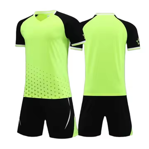 Ensemble d'uniformes de football pour hommes personnalisés de haute qualité équipement de sport en polyester le plus vendu kit de maillot de sublimation personnalisé pour le football - Product Image 6