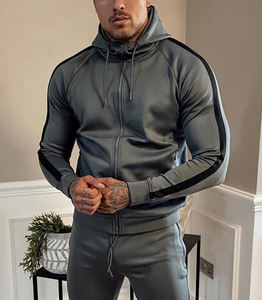 Marque personnalisée Survêtements Streetwear Ensemble pantalon de survêtement et sweat à capuche pour homme Survêtement coupe ajustée - Product Image 3
