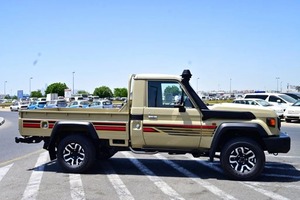 โตโยต้า แลนด์ ครุยเซอร์ ปิ๊กอัพ โตโยต้า แลนด์ ครุยเซอร์ แบบแค็บเดี่ยว เครื่องยนต์เบนซิน V6 รุ่นมาตรฐาน เกียร์อัตโนมัติ ปี 2025 สำหรับขาย - Product Image 2