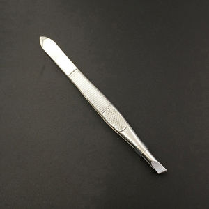 Pinzas para Cejas de Acero Inoxidable con Punta Inclinada y Logotipo Personalizado, Alta Calidad, Duraderas y Ecológicas, OEM Disponible - Product Image 2