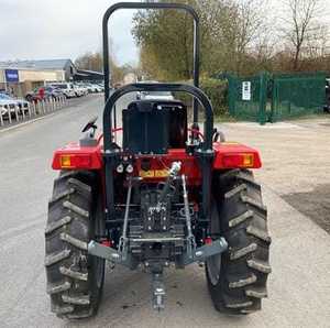 Tracteur agricole Massey Ferguson 1740E, 21 CV, 4 roues motrices, transmission hydrostatique, avec moteur et boîte de vitesses - Product Image 2