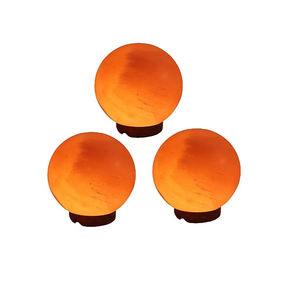 Lámpara de sal de cristal rosa claro del Himalaya, forma de bola de zafiro tallada, artesanías naturales para decoración de Feng Shui, tema de mascota Sian - Product Image 3