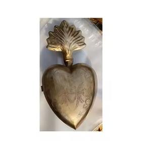 Medallón de Metal con Sagrado Corazón de María, Hermoso Colgante Espacial - Product Image 5