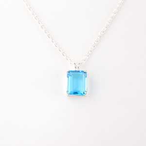 Pendentif classique pour femme en argent sterling 925 avec pierre précieuse topaze bleue, coupe rectangulaire, certifié IGI, cadeau de naissance de décembre - Product Image 1