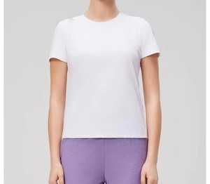 เสื้อยืดกีฬาแขนสั้นคอกลมทรงเข้ารูปสำหรับผู้หญิง ผ้าแห้งเร็ว ระบายอากาศได้ดี เหมาะสำหรับออกกำลังกาย ฟิตเนส วิ่ง เทรนนิ่ง โยคะ - Product Image 4