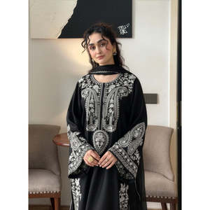 Conjunto de 3 Piezas para Mujer MIRANA, Camisa Bordada de Tela Ligera, Dupatta de Chifón, Pantalones Bordados - BIC-4853 - Product Image 2