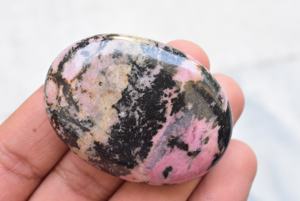 โรโดไนต์ พาลสโตน คริสตัลสีชมพู ขายส่ง ขนาด 20-55 มม. สำหรับทำกริลล์ฟัน - Product Image 6