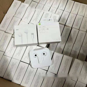 Audífonos Intrauditivos con Conector Tipo-C, Alta Fidelidad, Drivers de Armadura Balanceada, Resistentes al Agua IPX-4, Códecs AAC, Música por Cable - Product Image 3