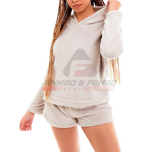 Conjunto corto de sudaderas con capucha transpirables de color personalizado para mujer, ropa de calle de diseño personalizado, conjunto corto de sudaderas con capucha de gran tamaño para mujer - Product Image 5