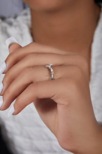 มาร์คีสตัดเพชรวงแต่งงานประดับรูปตัววีแหวนทองขาวแบบคู่กับเพชรที่สง่างามสำหรับชุดเจ้าสาว - Product Image 3