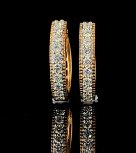 Boucles d'oreilles en or 18 carats à double rangée de diamants Boucles d'oreilles à la mode au design décontracté pour accessoire de mode de mariage - Product Image 3