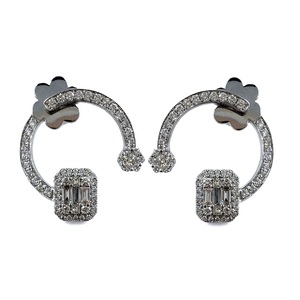 Boucles d'oreilles en or blanc 18 carats avec diamants taille brillant, design fabuleux, fabrication de qualité supérieure, idéales pour les fiançailles, les mariages ou comme cadeau. - Product Image 1
