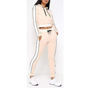 Trajes de chándal recién llegados superventas eleva tu estilo, chándal de poliéster y algodón con estampado gráfico y colores llamativos a precio barato - Product Image 1