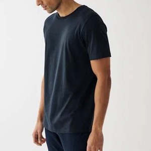 Vente en gros de 100 t-shirts vierges en coton peigné, unis, doux, respirants, pour impression sérigraphique personnalisée en vrac, fabricant - Product Image 6